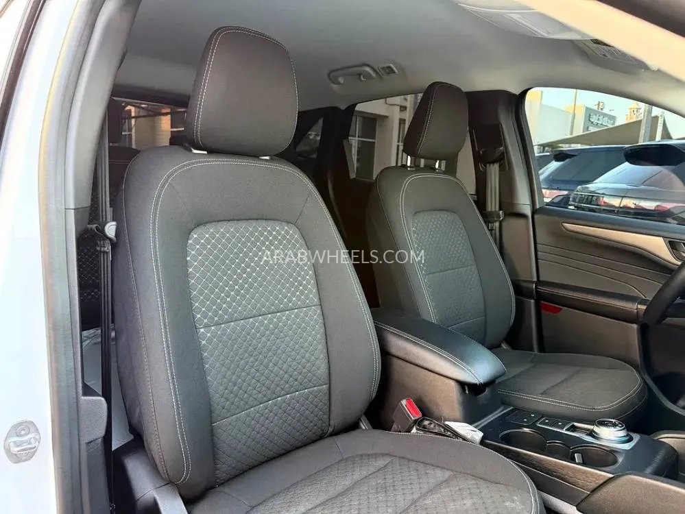 Ford Escape 2023 for Sale in Sharjah Image-6