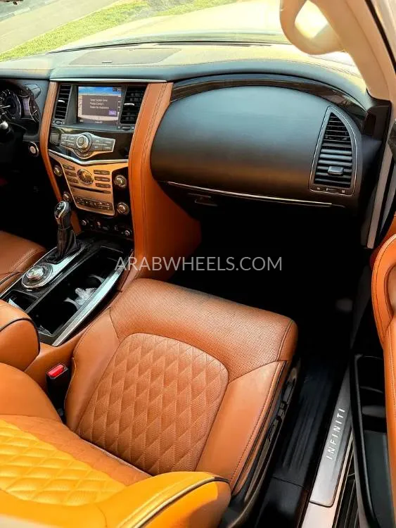 Infiniti QX80 2019 for Sale in Dubai Image-3