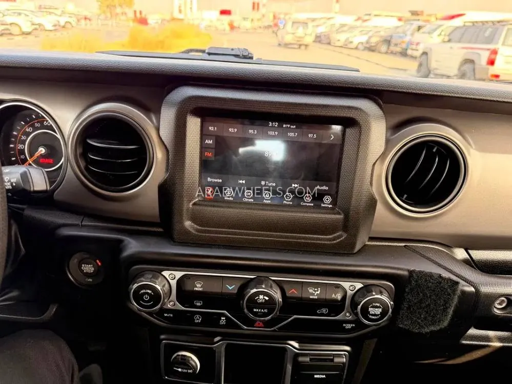 جيب غلادياتور 2022 for Sale in دبي Image-15