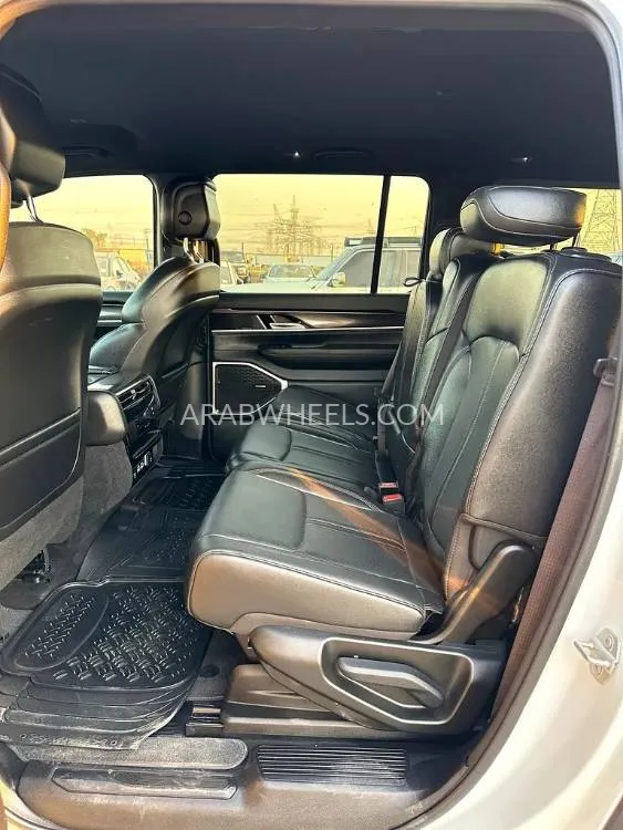 جيب جراند واجونير 2023 for Sale in دبي Image-9