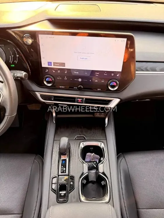 Lexus RX 2023 for Sale in Dubai Image-6