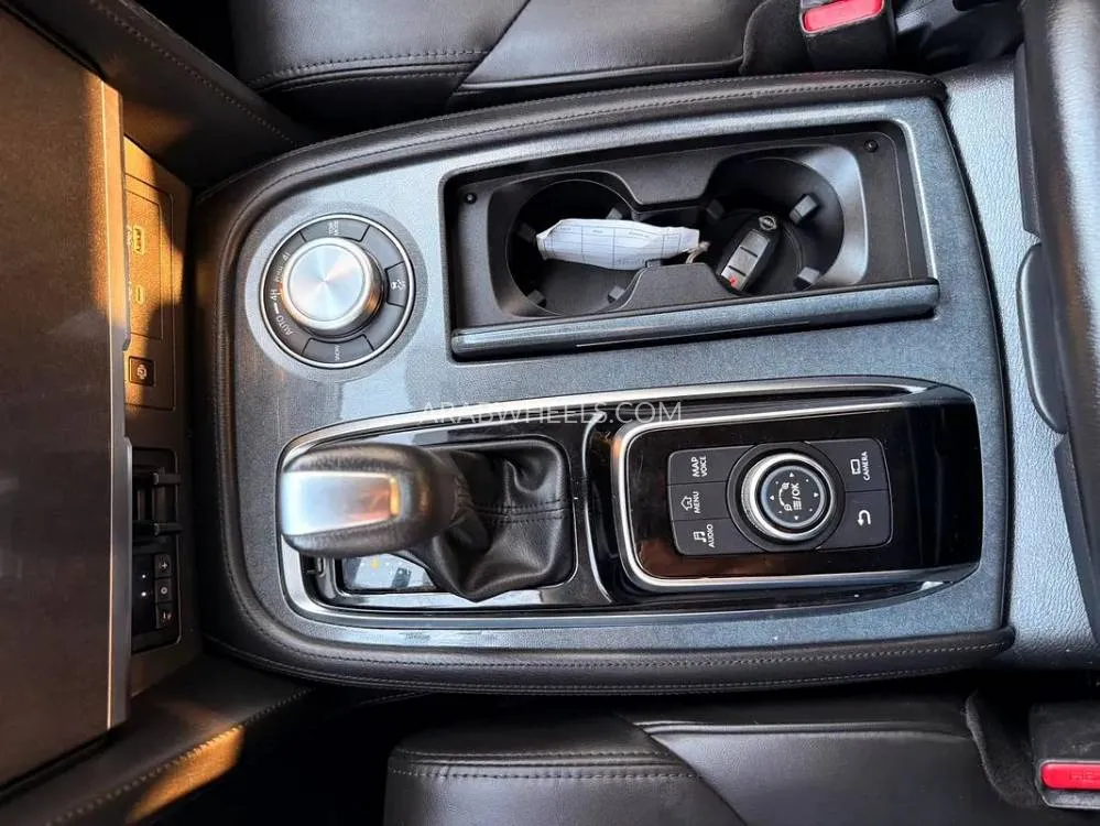 Nissan Armada 2022 for Sale in Dubai Image-16