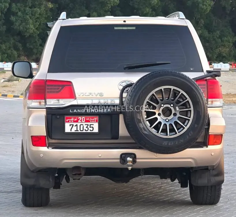 Toyota Land Cruiser 2012 for Sale in Sharjah Image-8