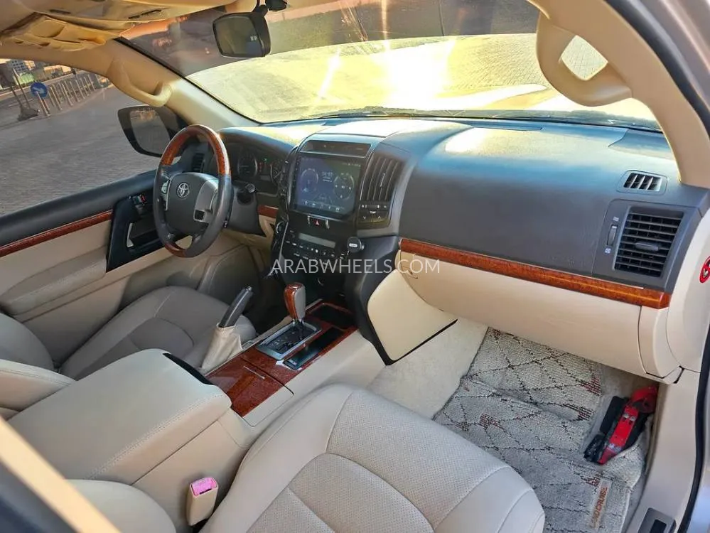 Toyota Land Cruiser 2012 for Sale in Sharjah Image-9