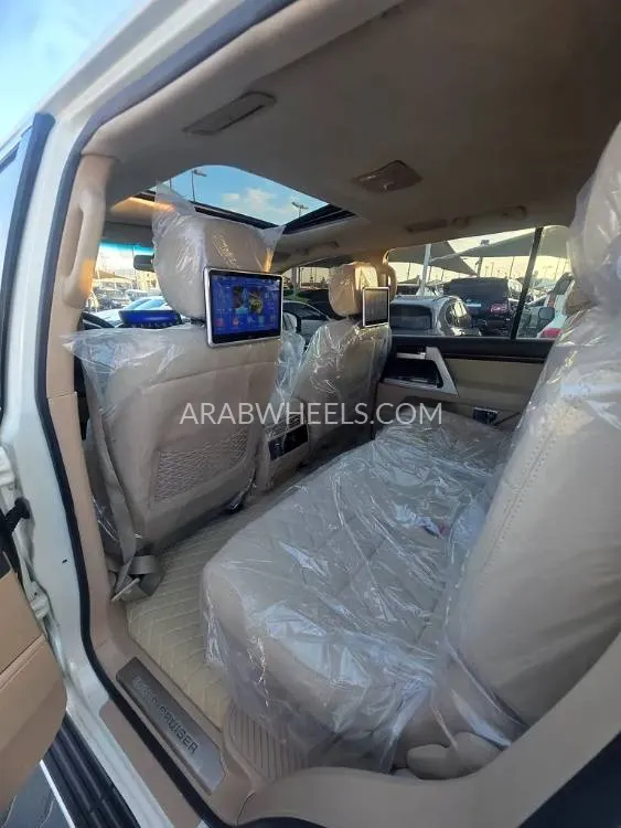 Toyota Land Cruiser 2015 for Sale in Sharjah Image-7