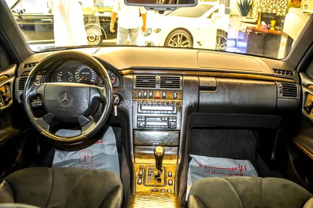 مرسيدس بنز كلاس E 1998 for Sale in أبو ظبي Image-4