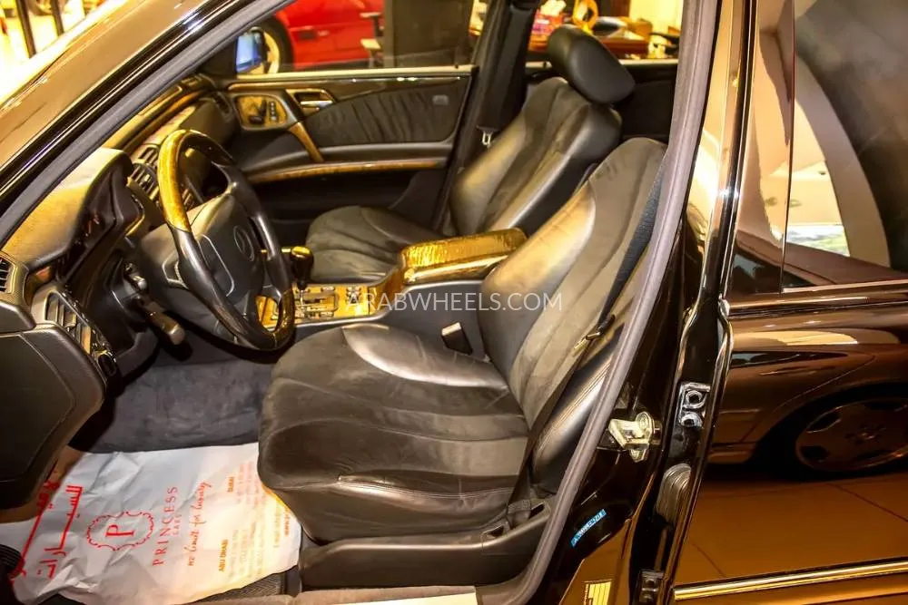 مرسيدس بنز كلاس E 1998 for Sale in أبو ظبي Image-7