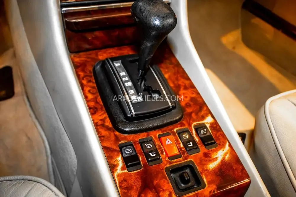 مرسيدس بنز كلاس SL 1985 for Sale in أبو ظبي Image-3