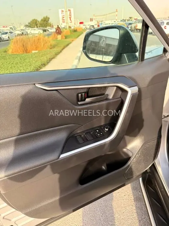 تويوتا راف 4 2024 for Sale in دبي Image-5