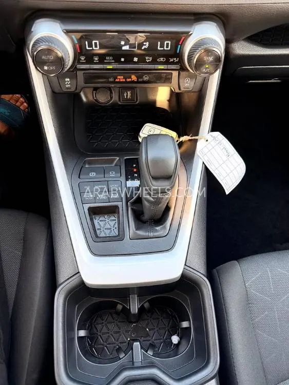 تويوتا راف 4 2025 for Sale in دبي Image-3