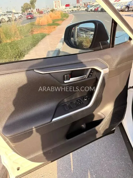 Toyota Rav4 2019 for Sale in Dubai Image-9
