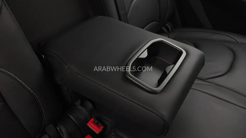 Chevrolet Captiva 2023 for Sale in Dubai Image-38