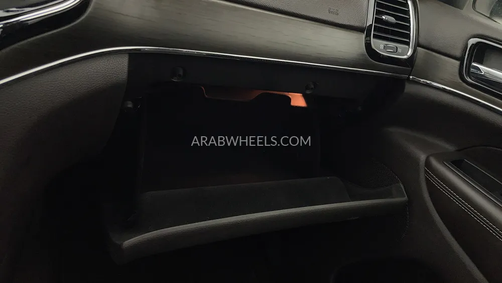 Jeep Grand Cherokee 2019 for Sale in Dubai Image-33