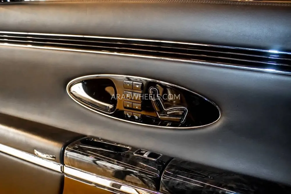 مايباخ 57 2012 for Sale in أبو ظبي Image-6