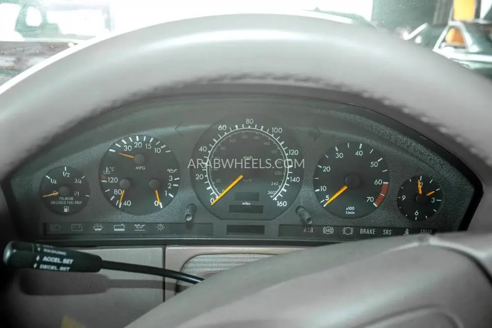 مرسيدس بنز CLS Class 1997 for Sale in أبو ظبي Image-17