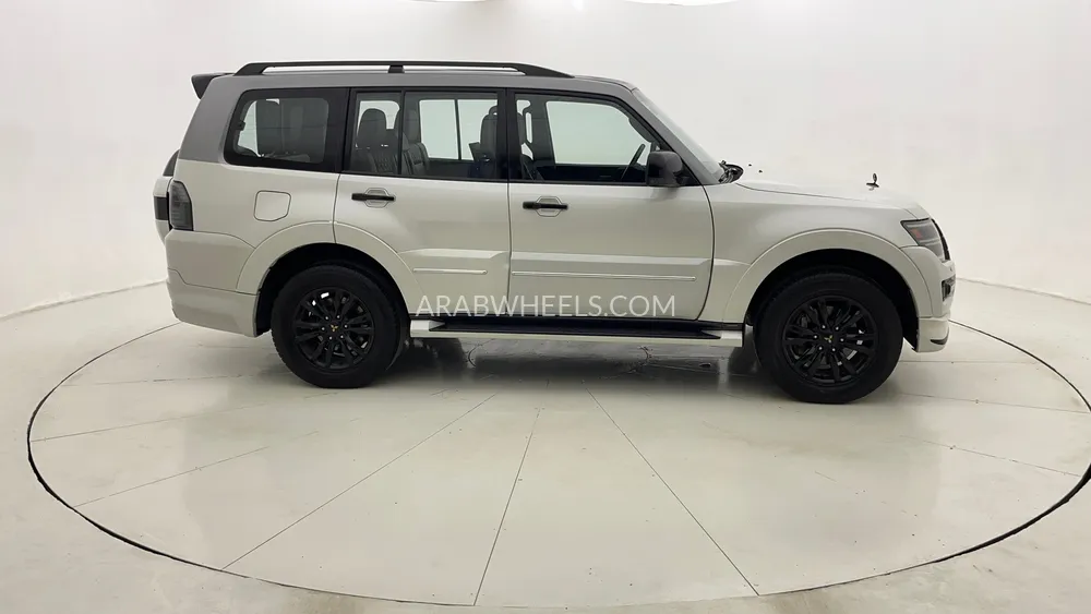 Mitsubishi Pajero 2020 for Sale in Dubai Image-2