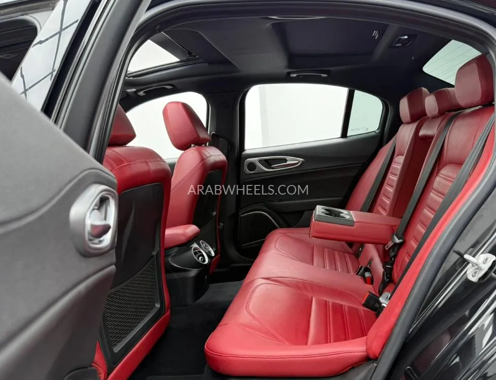 Alfa Romeo Giulia 2023 for Sale in Dubai Image-8