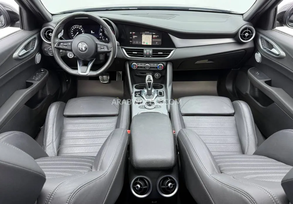 الفا روميو جوليا 2024 for Sale in دبي Image-9