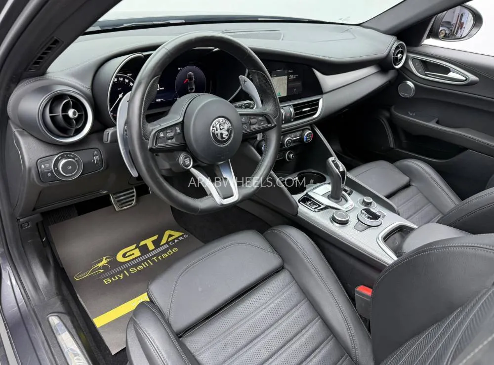 الفا روميو جوليا 2024 for Sale in دبي Image-11