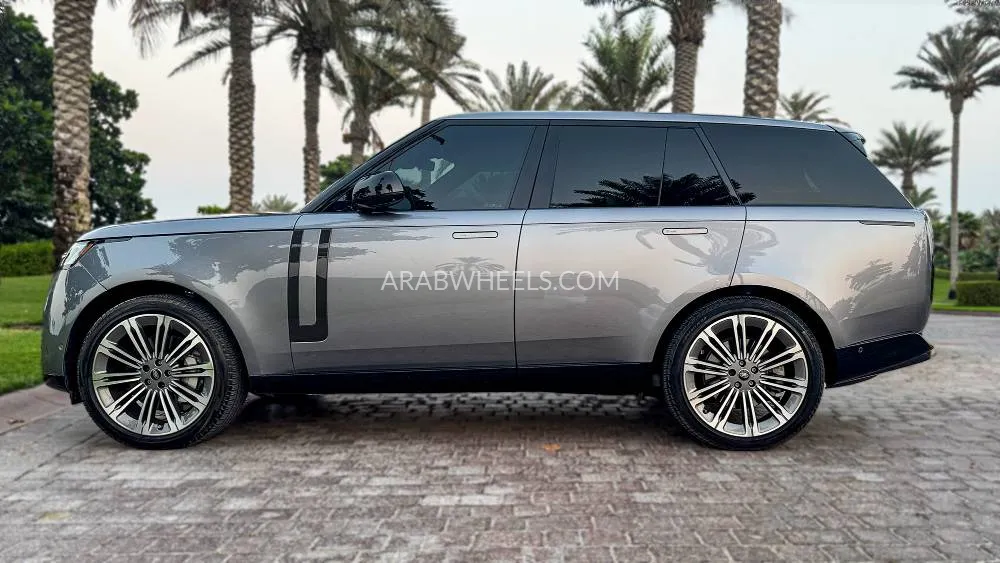 Land Rover Range Rover 2023 for Sale in Dubai Image-5