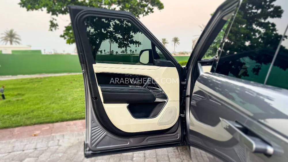 Land Rover Range Rover 2023 for Sale in Dubai Image-11