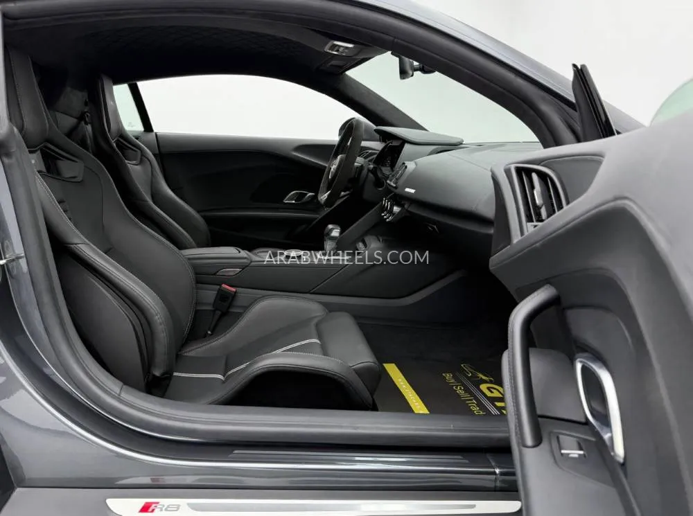 Audi R8 2016 for Sale in Dubai Image-10