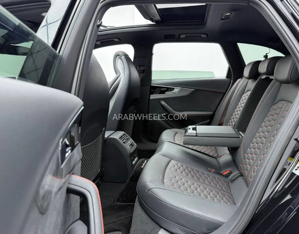 Audi RS4 2023 for Sale in Dubai Image-18