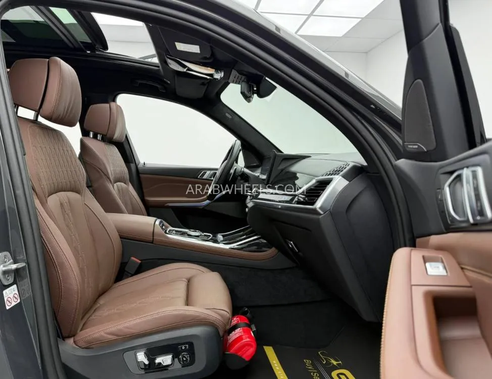 BMW X7 2024 for Sale in Dubai Image-9