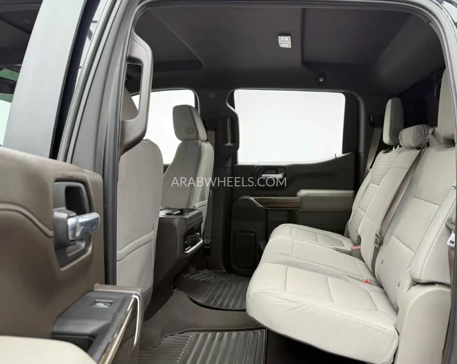 Chevrolet Silverado 2021 for Sale in Dubai Image-18