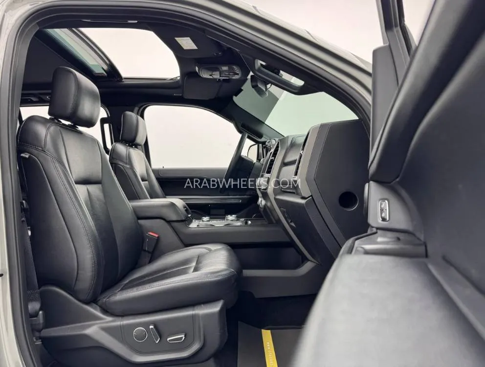 Ford Expedition 2019 for Sale in Dubai Image-12