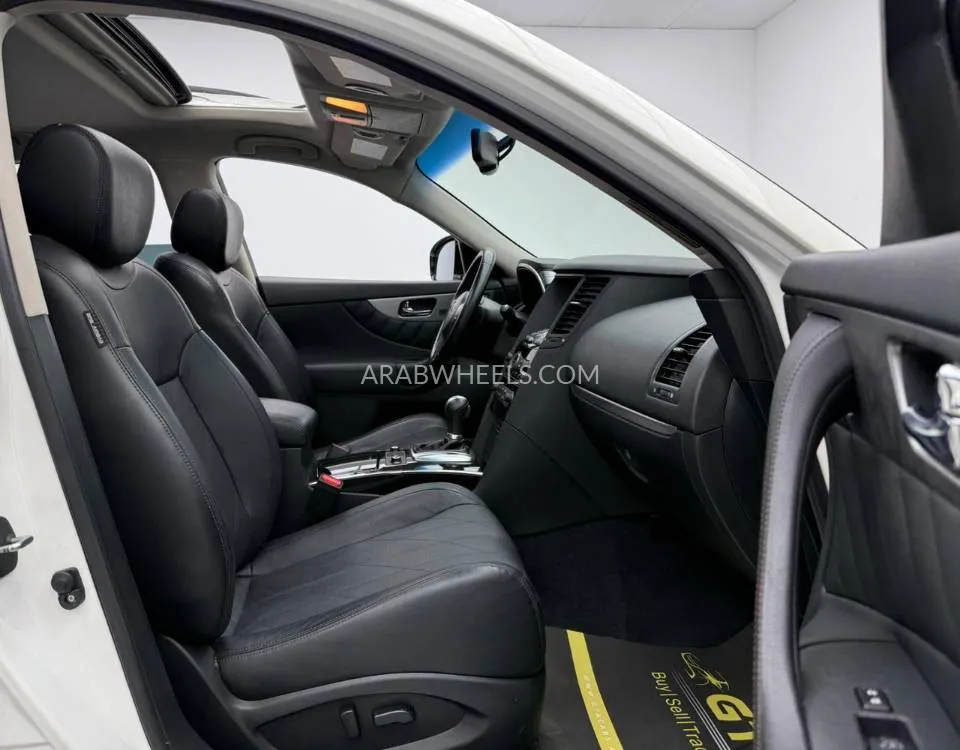 إنفينيتي QX70 2019 for Sale in دبي Image-9