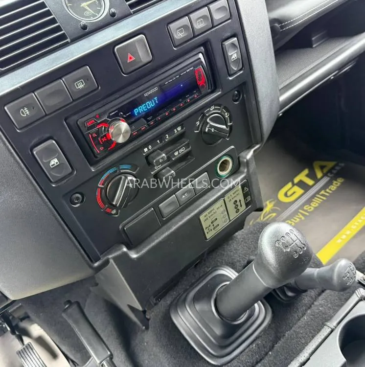 لاند روفر ديفندر 2010 for Sale in دبي Image-13