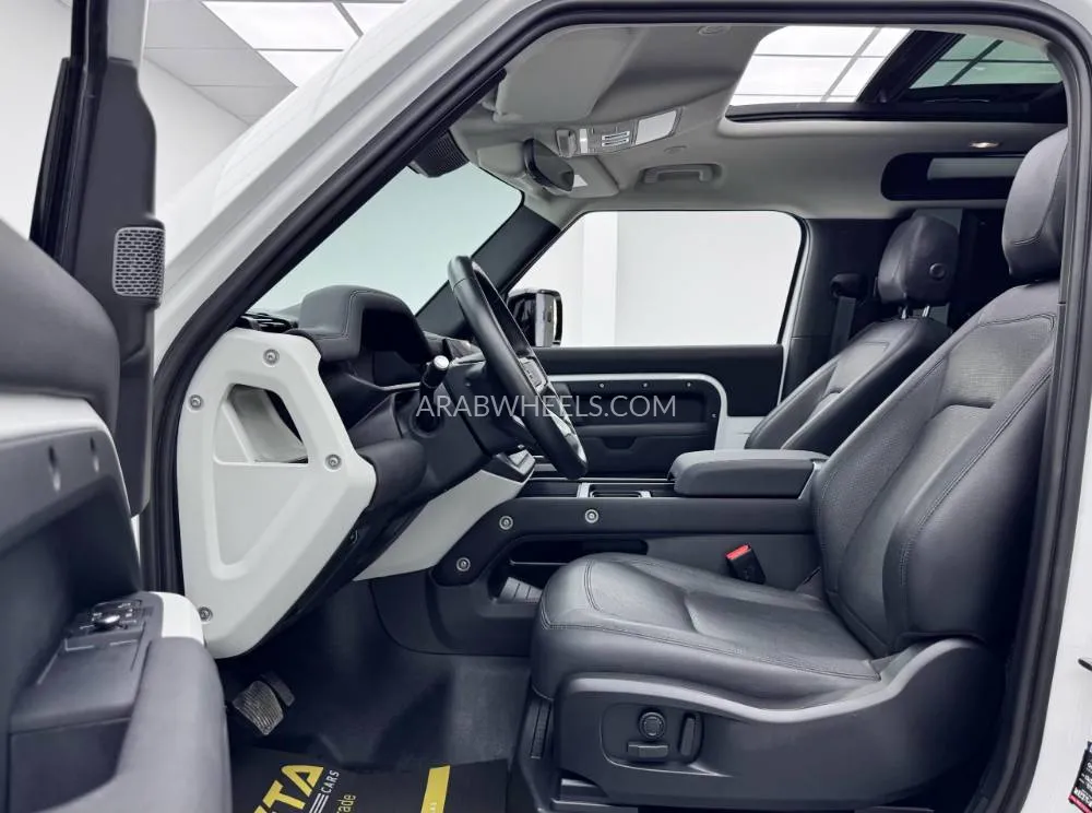لاند روفر ديفندر 2023 for Sale in دبي Image-11