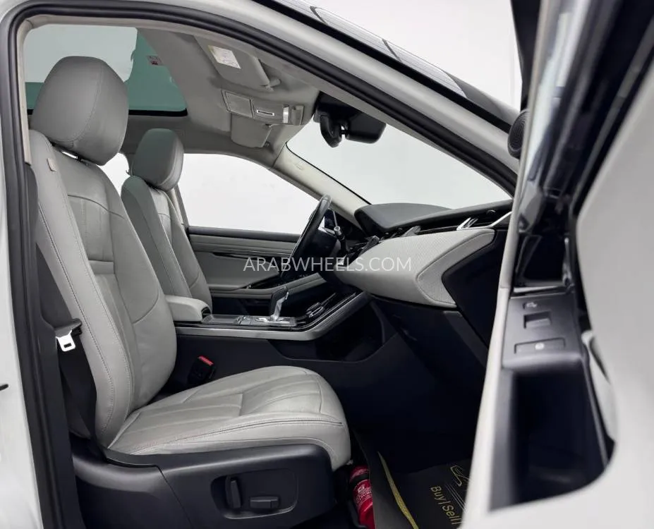 لاند روفر رينج روفر إيفوك 2020 for Sale in دبي Image-12