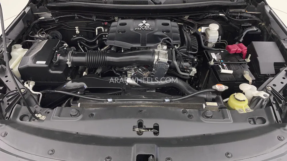 ميتسوبيشي مونتيرو سبورت 2022 for Sale in دبي Image-9