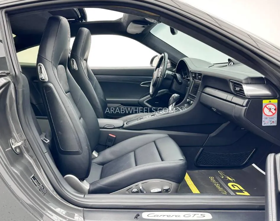 بورشه 911 2015 for Sale in دبي Image-11