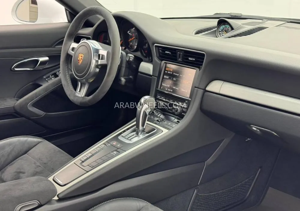 بورشه 911 2015 for Sale in دبي Image-6