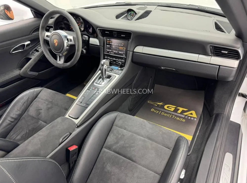 بورشه 911 2015 for Sale in دبي Image-9