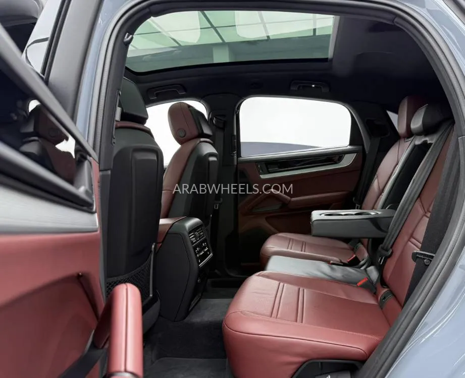 Porsche Cayenne 2024 for Sale in Dubai Image-16