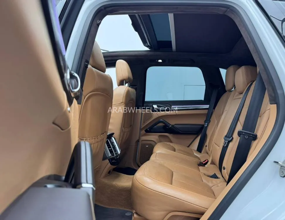 Porsche Cayenne 2016 for Sale in Dubai Image-12