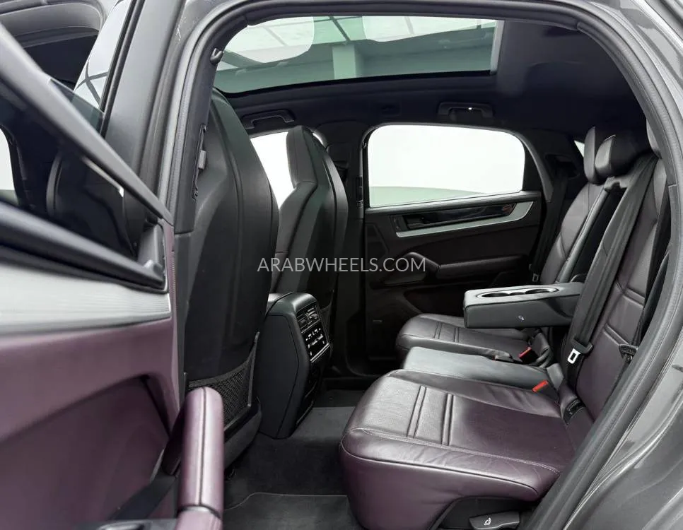 Porsche Cayenne 2024 for Sale in Dubai Image-18