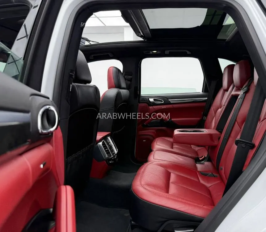 Porsche Cayenne 2016 for Sale in Dubai Image-16