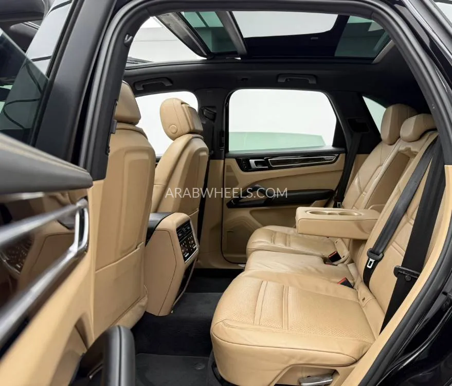 Porsche Cayenne 2018 for Sale in Dubai Image-18