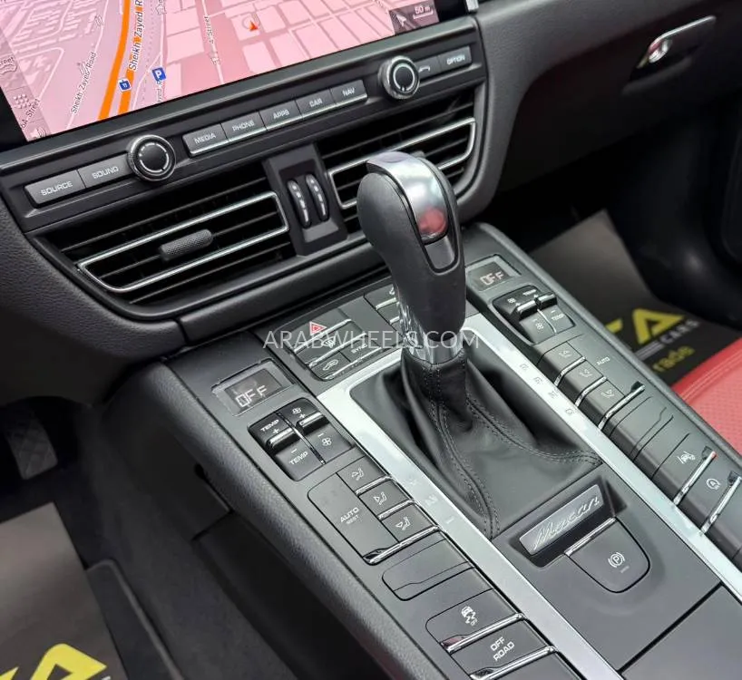 Porsche Macan 2023 for Sale in Dubai Image-18