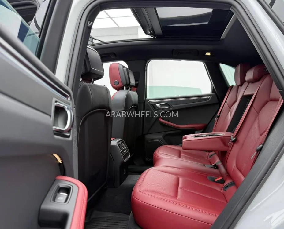 Porsche Macan 2024 for Sale in Dubai Image-18