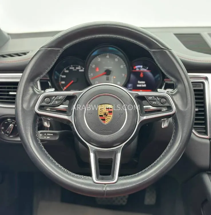 Porsche Macan 2018 for Sale in Dubai Image-7