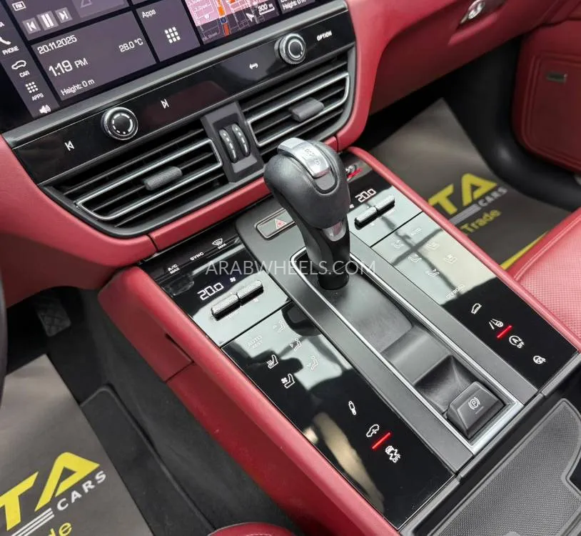 Porsche Macan 2022 for Sale in Dubai Image-17