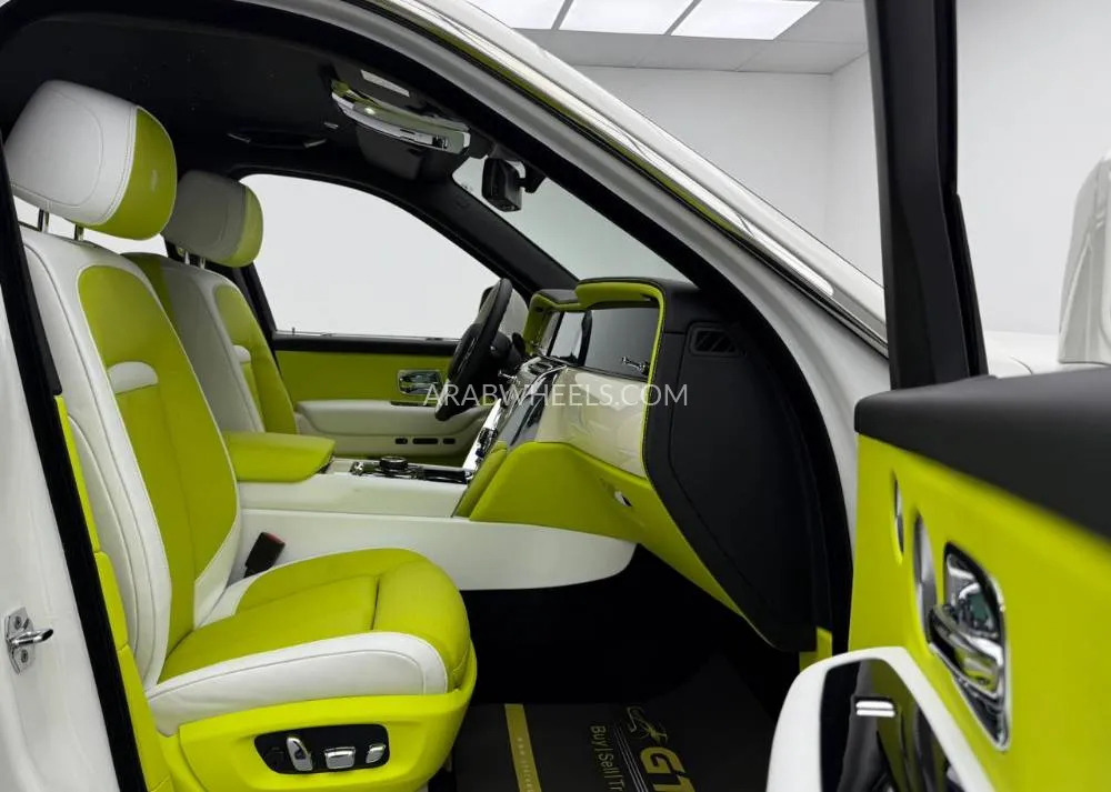 Rolls Royce Cullinan 2025 for Sale in Dubai Image-10
