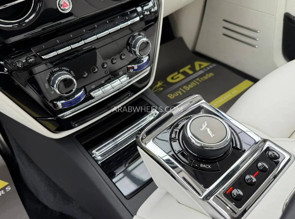 Rolls Royce Phantom 2024 for Sale in Dubai Image-8