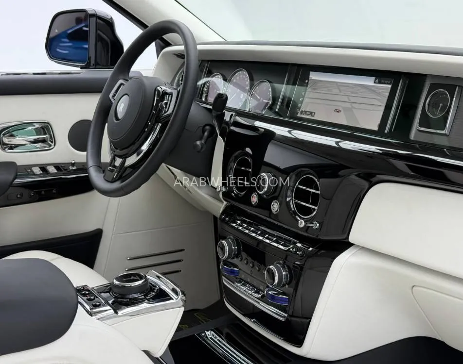 Rolls Royce Phantom 2024 for Sale in Dubai Image-14